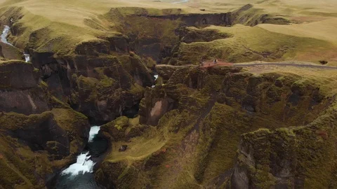 Iceland canyon orbit platform RIGHT 動画素材 129603146