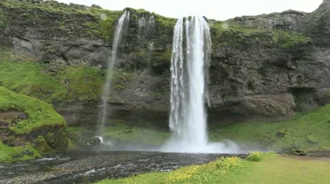 Iceland Selijalandsfoss waterfall dramatic view Video stock 15917784