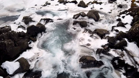 Icelandic water stream Vídeos de archivo 106192489