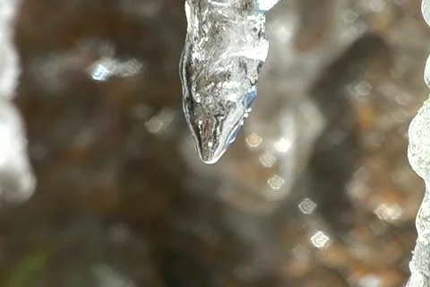  Icicle Melting Stockbeeldmateriaal 1035249