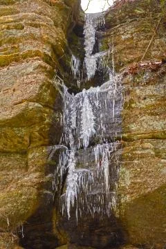 Icicles on a canyon wall Stockfoto's