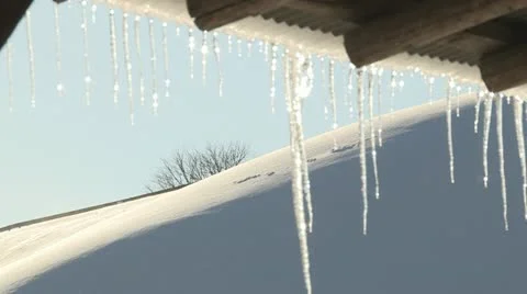 Icicles hanging from the eaves and a mountain covered with snow Video stock 20484382