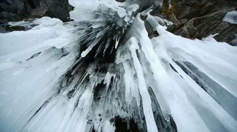Icicles hanging Stock Footage 40053539