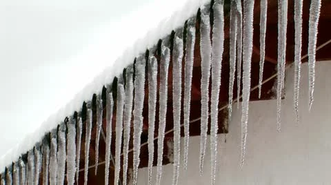 Icicles On a Roof Видео 10685301