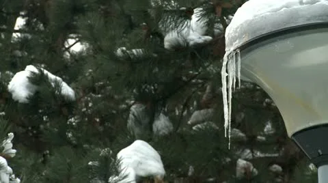Icicles on a street light Video stock 10819889