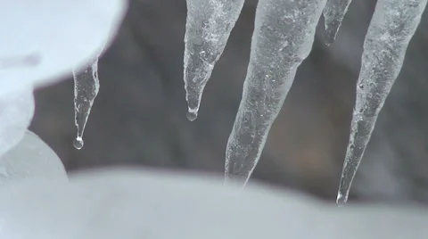 Icicycle over a small stream Vidéo 982825