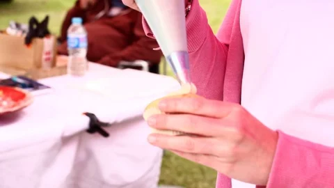 Icing cupcakes Stock Footage 104167662