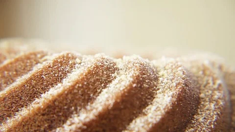 Icing sugar being sprinkled on slice of cake Vídeos de archivo 76099816