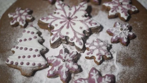 Icing sugar falling on a gingerbread on a background of lights Stock Footage 70791246