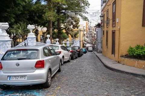 Icod de los Vinos, Tenerife, Spain - 07.12.2023: Old cobblestone street in .. Stock-Fotos