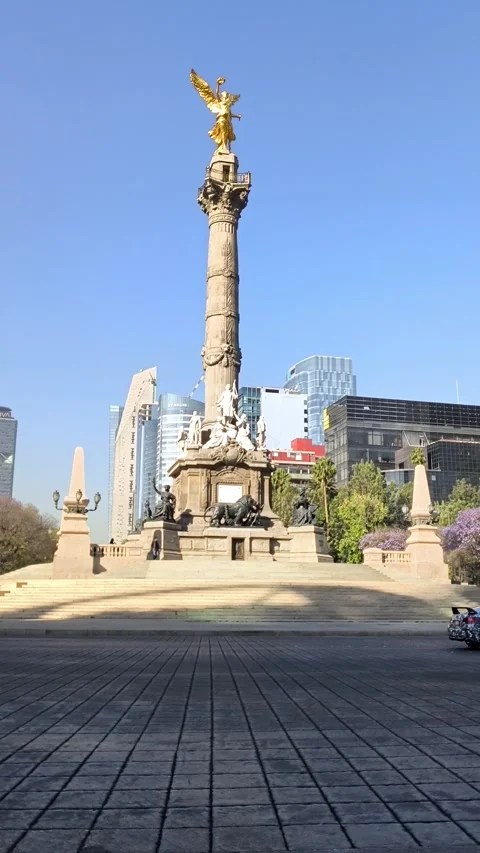 Iconic angel of independence monument in Reforma Mexico City Vídeos de archivo 336916725