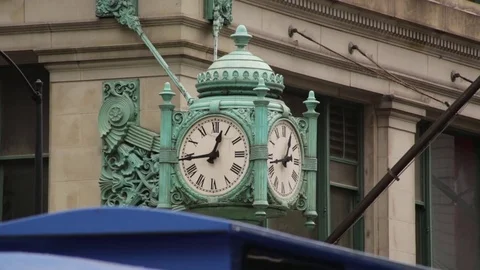 Iconic clock in Chicago, Illinois. Stock Footage 79697424