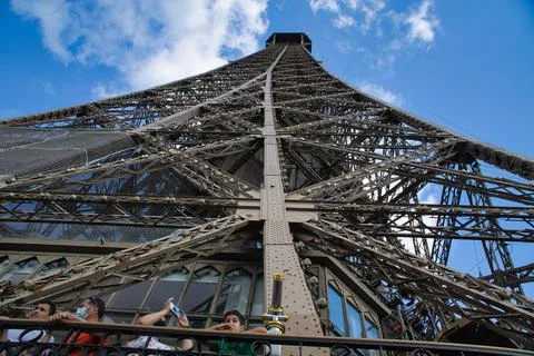 Iconic Eiffel Tower in Paris Fotos Stock