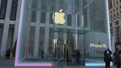 The iconic Flagship Apple Store Display is showcasing the muchanticipated iPhone Видео 295073160
