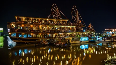 Iconic Floating restaurant in Ho Chi Minh City, Vietnam time lapse at night Vídeo Stock 116857582