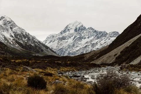 The iconic half day Hooker Valley Track hike at Mt Cook in New Zealand Stock Photos