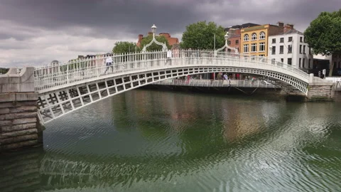 The iconic Ha'penny pedestrian footbridge spanning the river Liffe, Dublin Stock Footage 202550433