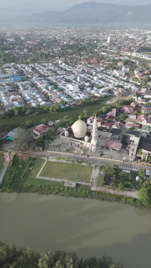 Iconic mosque in Banda Aceh Stock Footage 340813422
