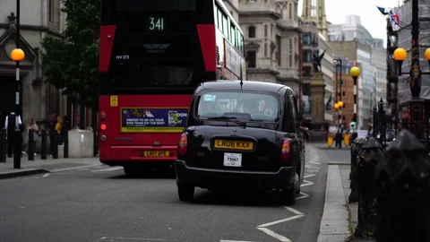 Iconic red double decker buses &amp; black taxi in business district London, UK. Stock-Footage 116681329