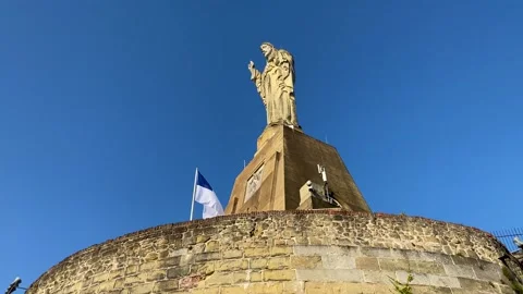 Iconic San Sebastián Statue: Basque City Landmark and Public Art Vídeo Stock 253074731