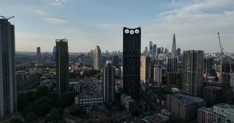 Iconic Strata building with three wind turbines on top Video stock 202003950