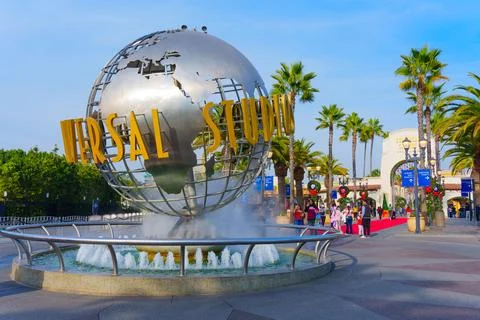 Iconic Universal Studios Globe with Festive Holiday Decorations Stock-Fotos