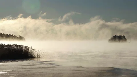 Icy cold seascape, steaming ice in sunlight Vidéo 146647771