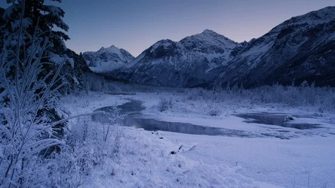 Icy Eagle River in Alaska in Chugach State Park Video stock 127469763