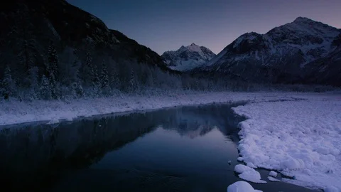 Icy Eagle River in Alaska in Chugach State Park Vídeo Stock 127469941