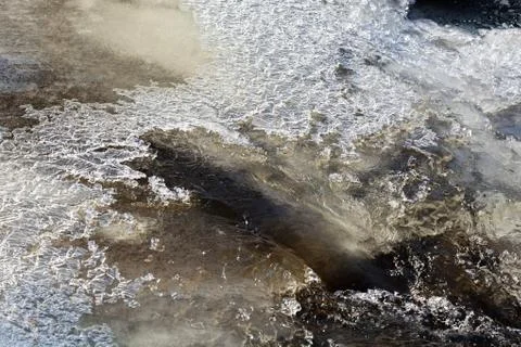 Icy mountain stream Foto stock gratuite