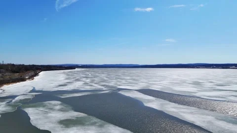 Icy Water Stockbeeldmateriaal 335979087