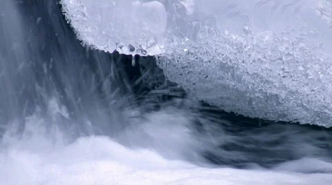 Icy waterfall Stock-Footage 641461