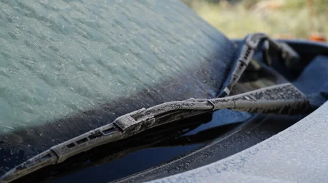 Icy windshield Vídeo Stock 32738832