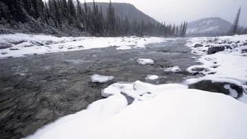 Icy winter river in snowstorm Video stock 85499154