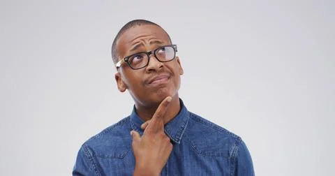 Idea, question and why with black man on studio space for brainstorming 库存照片