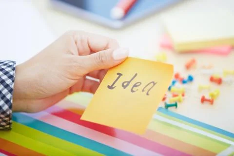 Idea text on adhesive note Stock Photos