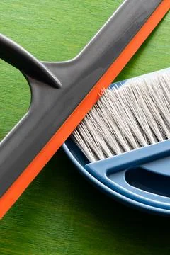 An idea on the topic of cleaning and order in the house. Watershed and brush 스톡 사진