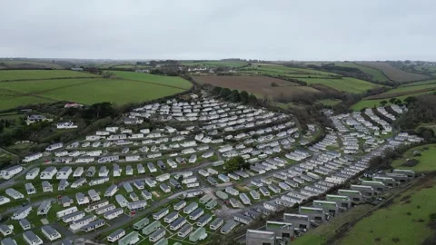 Identical static caravans creating urban holiday sprawl in Salcombe Video stock 302157840