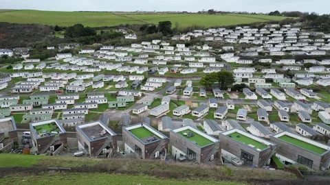 Identical static caravans creating urban holiday sprawl in Salcombe Video stock 302157855