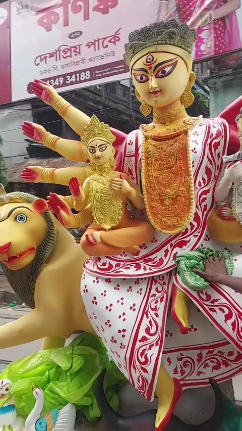 Idol Durga heading towards puja pandals Stock Footage 345710300