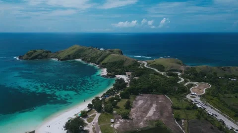 Idyllic Peninsula Featuring Dense Forests And Vibrant Marine Life Stockbeeldmateriaal 330808513