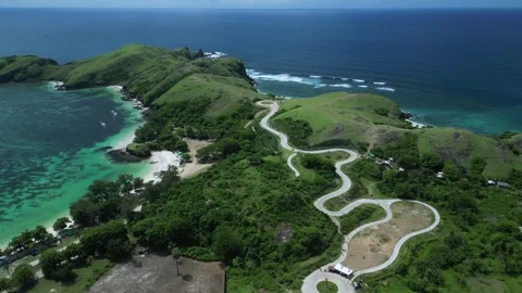 Idyllic Peninsula Featuring Dense Forests And Vibrant Marine Life Vídeos de archivo 334337379