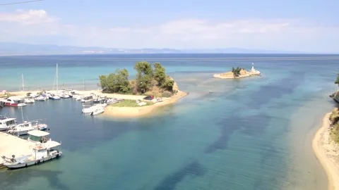 Idyllic port in greece Vídeo Stock 137318633