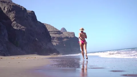 Idyllic scene of a woman relaxing unwinding at unspoiled virgin beach Vidéo 288117953