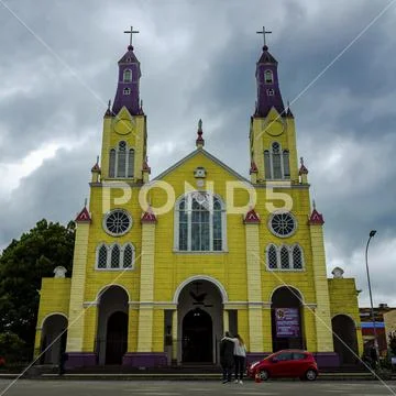 Iglesia catedral de castro en la isla grande de chiloe ~ Premium Photo ...