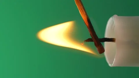 Igniting candle light flame with match on green screen background, vertical shot 库存影片 142343151