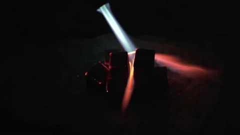 Ignition of large quantities of hookah coals, nozzle with gas cylinder, burner 库存影片 164728822