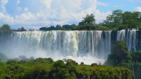 Iguazu falls seen from the Argentinian side of the national park Vídeo Stock 109508090