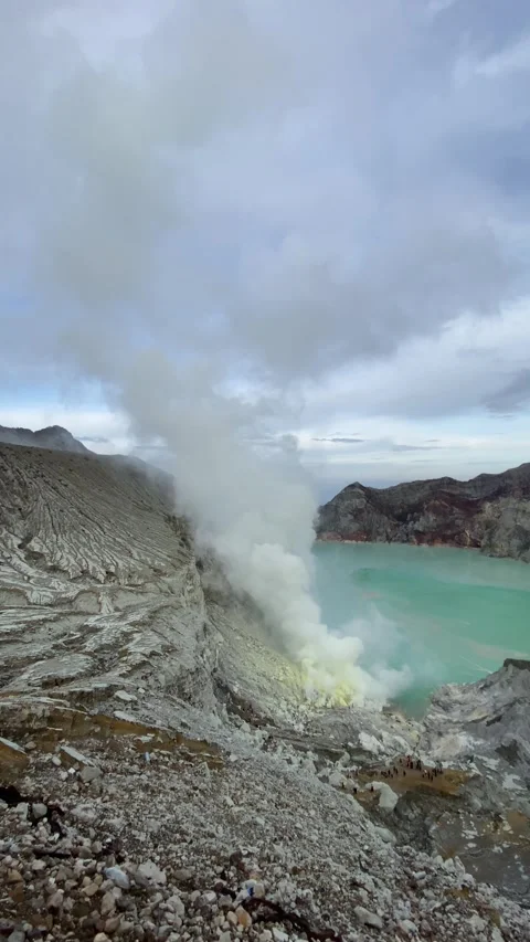 Ijen Crater, Banyuwangi, East Java, Indonesia 動画素材 346838002