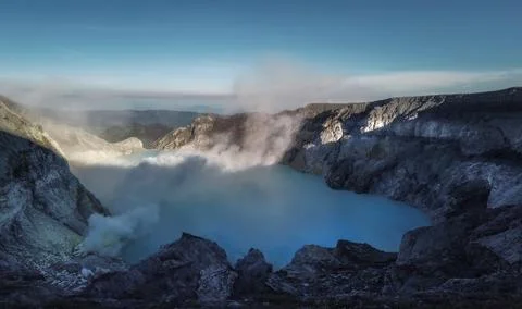 Ijen volcano crater in east Java Foto stock